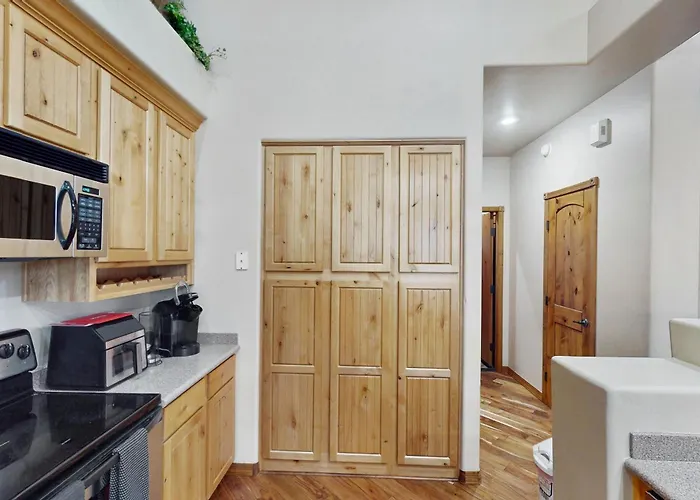 Golf, Trails & Lakes! Show W/ Bonus Holiday home