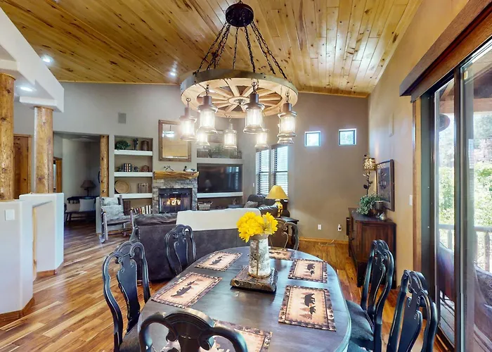 Golf, Trails & Lakes! Show W/ Bonus Holiday home *