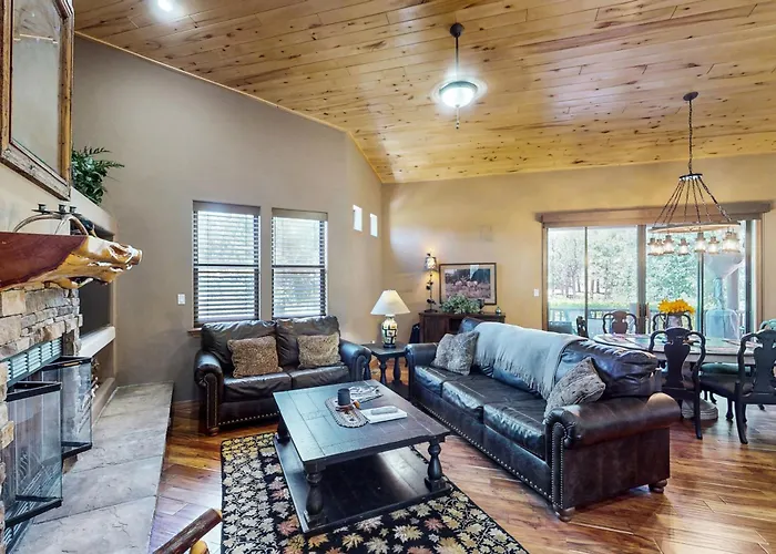 Golf, Trails & Lakes! Show W/ Bonus Holiday home
